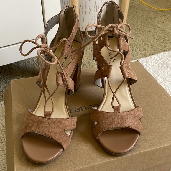 Caged tie heeled sandals - Picture 2 of 3